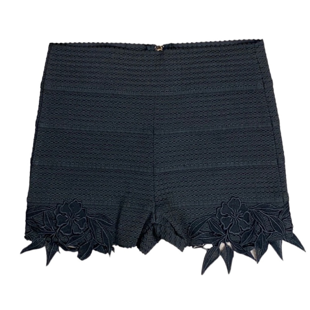 High rise floral appliqué trim black hot short